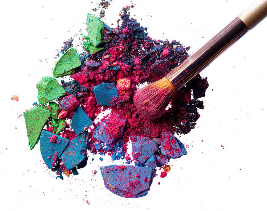 Zwykłe, koncernowe produkty mają większą palete barw. Naturalne kosmetyki do makijażu są za to zdrowe