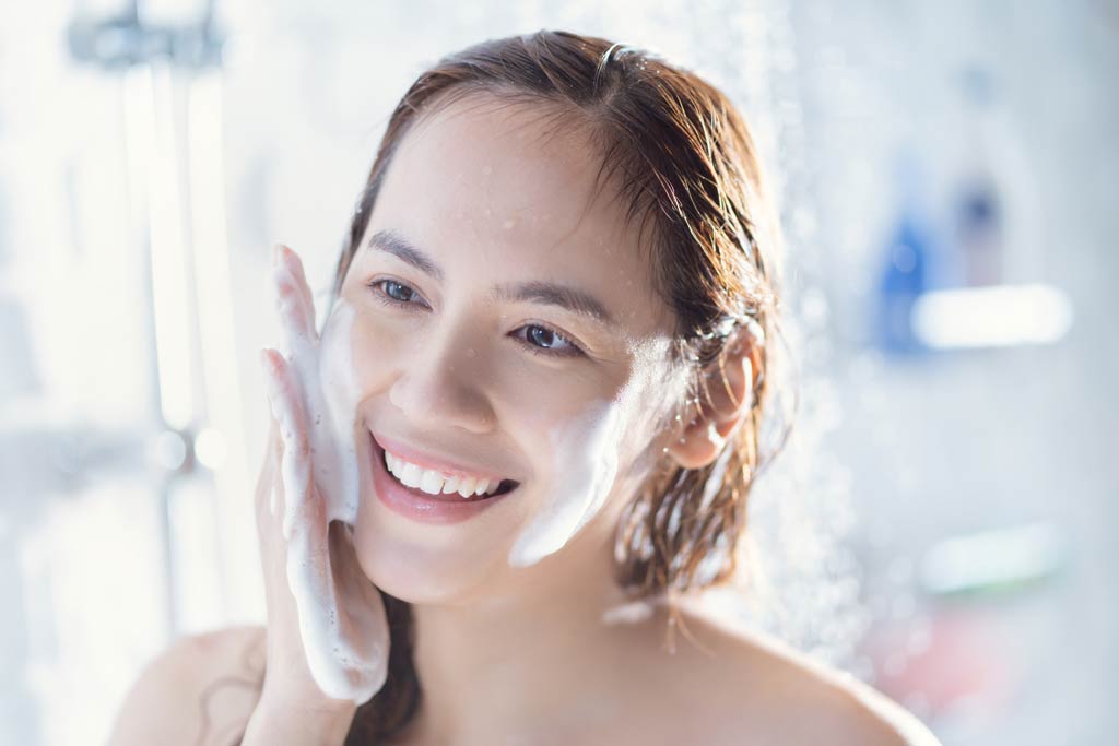 tradzik rozowaty mycie twarzy